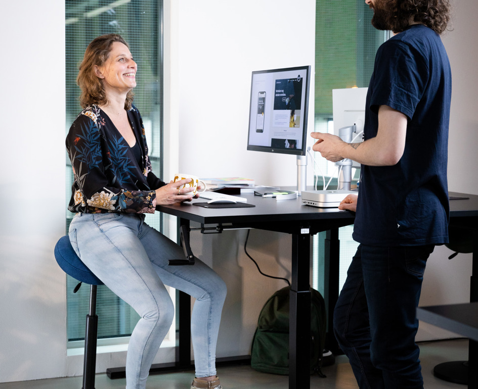 Score Polo Saddle Chair Amazone Blend Blue Posture (2)