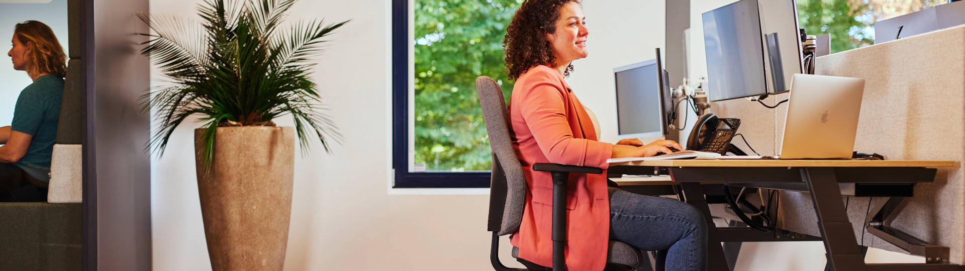 Waarom een voetensteun bij je bureau goed voor je is
